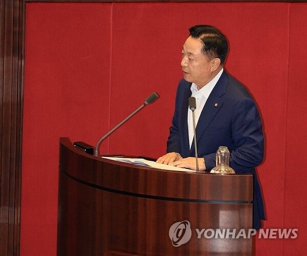 더불어민주당 김두관 의원이 용산 대통령실 집무실 이전 비용을 따지고 있다.[사진=연합뉴스]