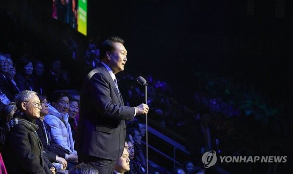 윤석열 대통령이 지난 19일 강원 강릉시 강릉스피드스케이팅 경기장에서 열린 강원동계청소년올림픽 개회식에서 개회선언을 하고 있다. [사진=연합뉴스]