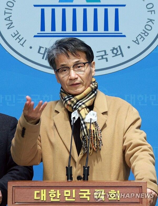 최재영 목사가 22일 오후 소통관에서 열린 김건희 특검법 즉각 수용 촉구 기자회견에서 발언하고 있다. [사진=연합뉴스]