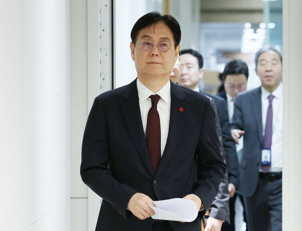 이관섭&nbsp;대통령 비서실장이 5일 오전 서울 용산 대통령실 청사에서 더불어민주당 주도로 국회를 통과한 이른바 '쌍특검법'의 윤석열 대통령 거부권 행사 관련 브리핑을 위해 입장하고 있다. [사진=연합뉴스]