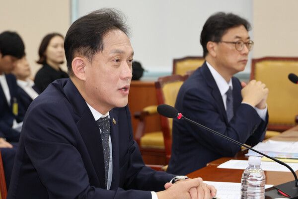 김태규 방송통신위원장 직무대행이 15일 오전 국회에서 열린 과학기술정보방송통신위원회의 국정감사에서 위원 질의에 답하고 있다. [사진=연합뉴스]