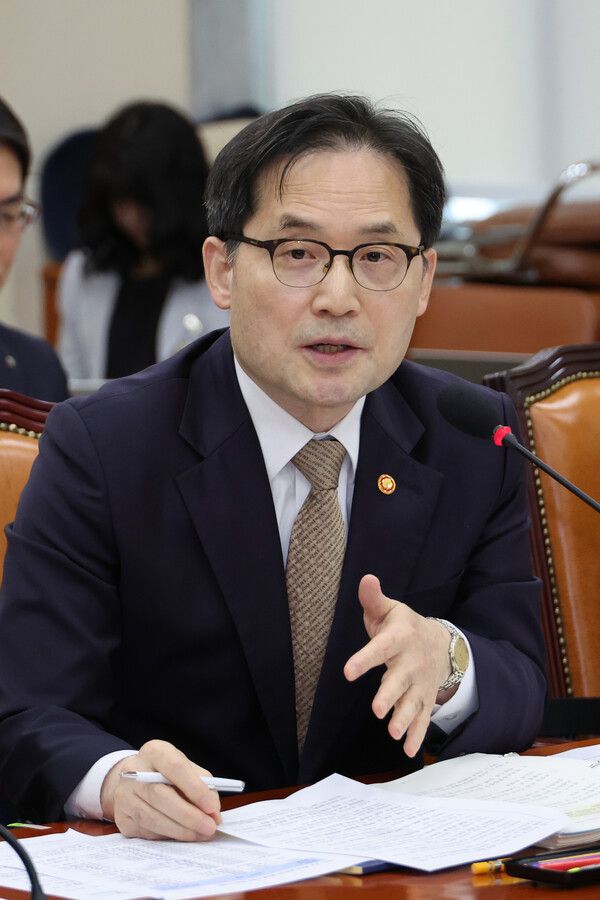 한기정 공정거래위원장이 21일 오전 국회에서 열린 정무위원회의 공정거래위원회 등에 대한 국정감사에서 위원 질의에 답변하고 있다. [사진=연합뉴스]