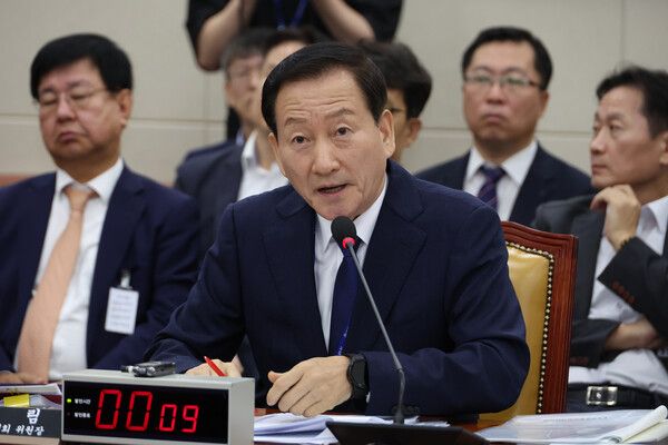 류희림 방송통신심의위원장이 21일 오전 국회에서 열린 과학기술정보방송통신위원회의 국정감사에서 위원 질의에 답변하고 있다. [사진=연합뉴스]