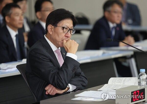 박형준 부산시장이 22일 부산 연제구 부산시청에서 열린 국회 행정안전위원회의 부산시에 대한 국정감사에서 의원 질의를 듣고 있다. 2024.10.22 [사진=연합뉴스]