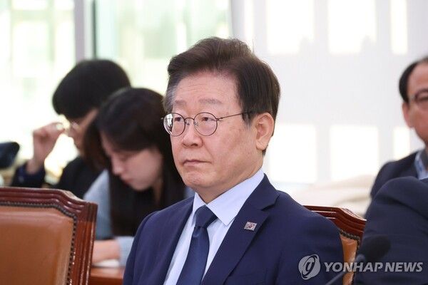 더불어민주당 이재명 대표가 24일 서울 여의도 국회에서 열린 외교통일위원회 국정감사에 참석해 자리에 앉아 있다. 2024.10.24 [사진=연합뉴스]