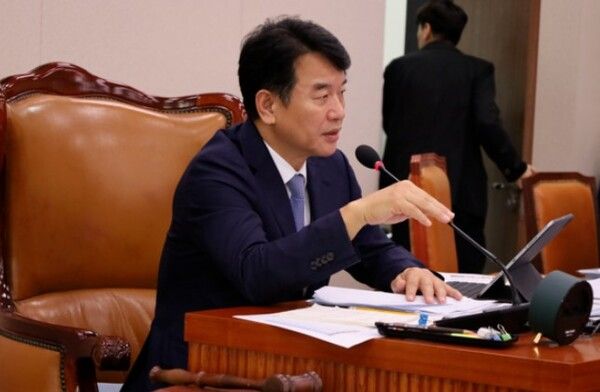 더불어민주당 문진석 의원은 지난 21일 국회 국토교통위원회 국정감사에서 교통안전공단에 전기차 포비아 해소 등을 위한 자동차 안전 확보 대책을 수립할 것을 촉구했다고 밝혔다. [사진=의원실}