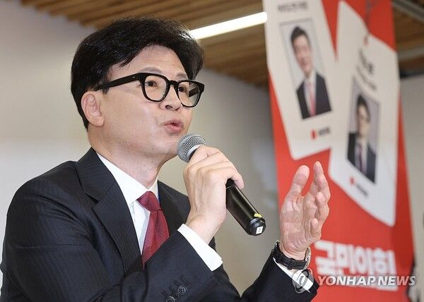 국민의힘 한동훈 대표가 27일 오후 서울 성동구 성수동 인근에서 열린 '역면접x국민의힘, 2030이 묻고 정당이 답하다' 행사에서 발언하고 있다. 2024.10.27 [사진=연합뉴스]