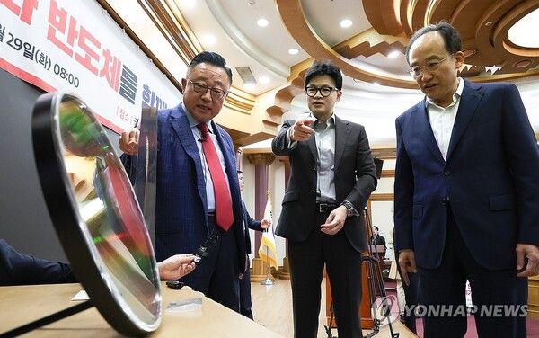 초선의원 공부모임 참석한 한동훈 대표와 추경호 원내대표 [사진=연합뉴스]