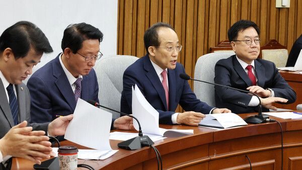 국민의힘 추경호 원내대표(오른쪽 두번째)가 29일 오전 국회에서 열린 국정감사대책회의에서 발언하고 있다. [사진=연합뉴스]