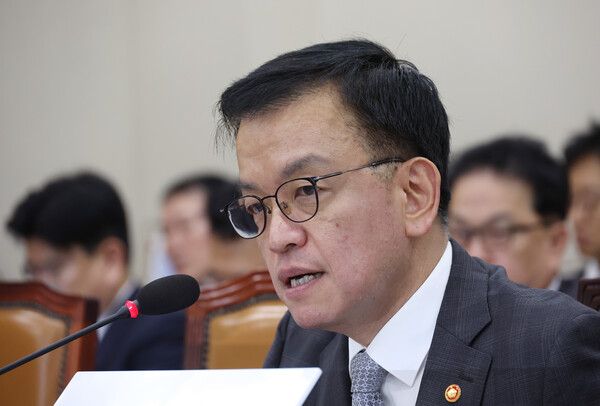 최상목 부총리 겸 기획재정부 장관이 28일 서울 여의도 국회에서 열린 기획재정위원회 국정감사에서 의원 질의에 답하고 있다. [사진=연합뉴스]