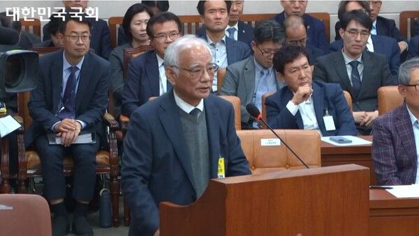 지난 24일 국감에서 장형진 영풍 고문은 영풍 석포제련소 문제에 대해 성의없는 답변으로 일관해 의원들로부터 질타를 받았다. [사진=영상회의록시스템 캡처]
