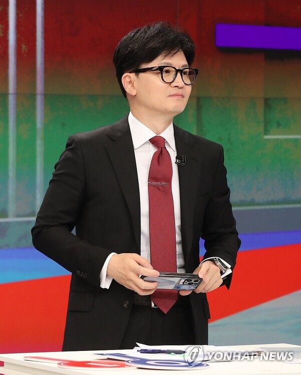 9일 오후 서울 중구 TV조선에서 열린 '국민의힘 당대표 후보 TV 토론회'에 한동훈 당 대표후보가 참가하고 있다. 2024.7.9 [국회사진기자단] [사진=연합뉴스]