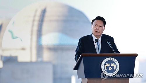 윤석열 대통령이 30일 경북&nbsp;울진군 한국수력원자력 한울원자력본부에서 열린 '신한울 원전 1·2호기 종합준공 및 3·4호기 착공식'에 참석해 축사하고 있다. [사진=연합뉴스]