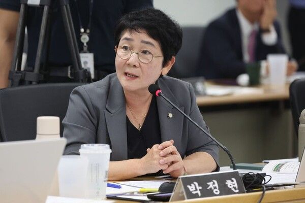 22대 국회 행정안전위원회 국정감사에서 질의하고 있는 박정현 의원. [사진=연합뉴스]