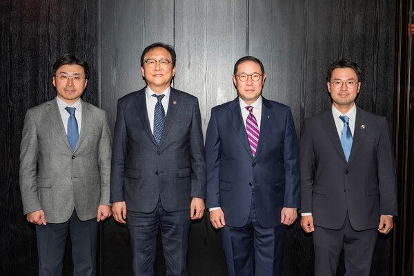 조현상 HS효성 부회장이 정인교 통상교섭본부장을 만나 ABAC 활동에 대해 의견을 나눴다 [사진=HS효성]