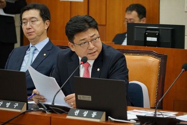 강명구 국민의힘 의원이 질의하고 있는 모습. [사진=강명구 의원실]