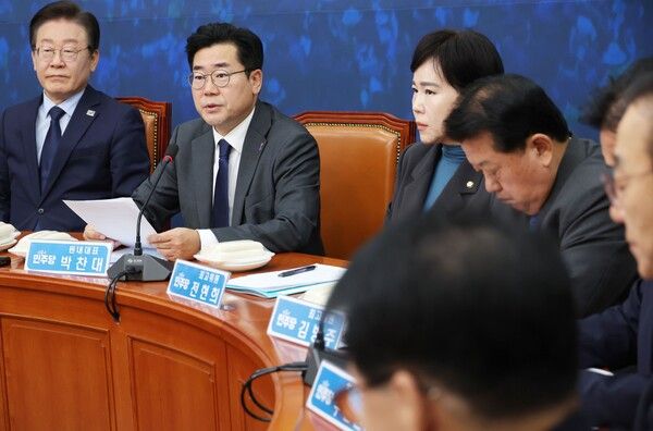 더불어민주당 박찬대 원내대표가 11일 국회에서 열린 최고위원회의에서 발언을 하고 있다.[사진=연합뉴스]