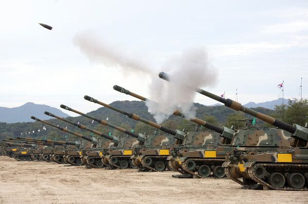 지난 10월21일 강원 철원군 문혜리 훈련장에서 호국 훈련의 하나로 열린 실사격 훈련에서 육군 8사단의 K9A1자주포가 포탄을 발사하고 있다 [사진=연합뉴스]