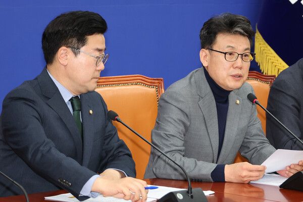 더불어민주당 진성준 정책위의장이 14일 오전 서울 여의도 국회에서 열린 정책조정회의에서 발언하고 있다. [사진= 연합뉴스]