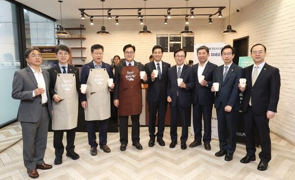 국회도서관 카페 다회용 컵 순환시스템 도입 기념식 [사진=의장실 제공]