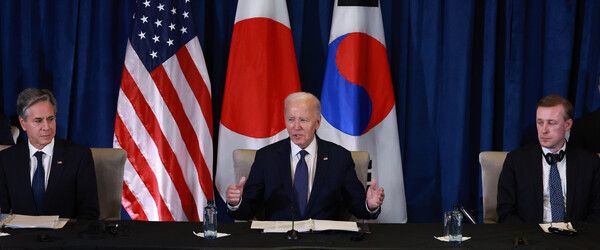 조 바이든 미국 대통령이 15일(현지시간) 페루 리마 컨벤션센터에서 열린 한미일 정상회의에서 발언하고 있다.[사진=연합뉴스]