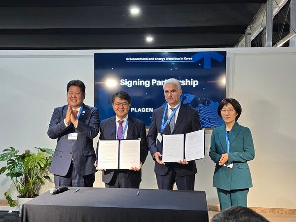 플라젠과 아제르바이잔 아그라코사가 청정메탄올 생산 업무협약을 체결했다. 왼쪽부터 이상호 태백시장, 경국현 플라젠 대표, 아그라코사 FUAD TAGHUYEV 부사장, 한화진 대통령직속 탄소중립녹색성장위원장 [사진=플라젠 제공]