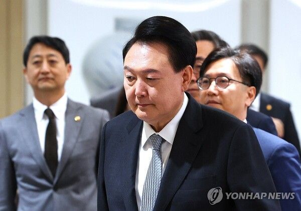 윤 대통령 지지율이 17%를 기록했다는 여론조사가 나왔다 [사진=연합뉴스]