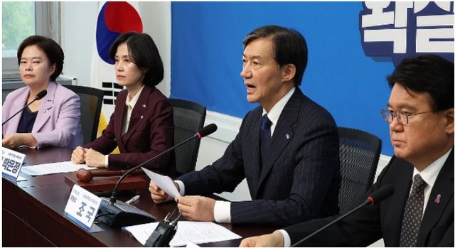 조국혁신당은 '탄핵추진위'를 구성하고 '윤석열 탄핵'에 총력을 모으고 잇;다. [사진=연합뉴스]