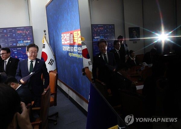 더불어민주당 이재명 대표가 18일 국회에서 열린 최고위원회의를 마치고 회의장을 나서고 있다. 2024.11.18[사진=연합뉴스]