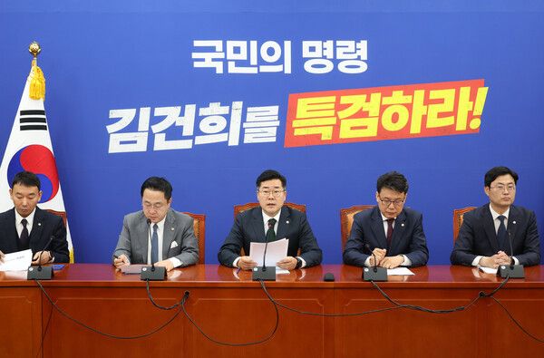 더불어민주당 박찬대 원내대표가 21일 국회에서 열린 정책조정회의에서 발언을 하고 있다. [사진= 연합뉴스]