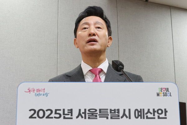 오세훈&nbsp;서울시장이 31일 오전 서울시청 브리핑룸에서 2025년 서울특별시 예산안을 발표하고 있다. [사진=연합뉴스]