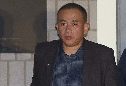 김건희 여사 공천 개입 의혹과 미래한국연구소의 불법 여론조사 의혹 등 사건의 핵심 인물인 명태균 씨가 14일 오후 경남 창원시 성산구 창원지방법원(창원지법)에 구속 전 피의자 심문(영장실질심사)을 마치고 법원을 나서고 있다. [사진=연합뉴스]