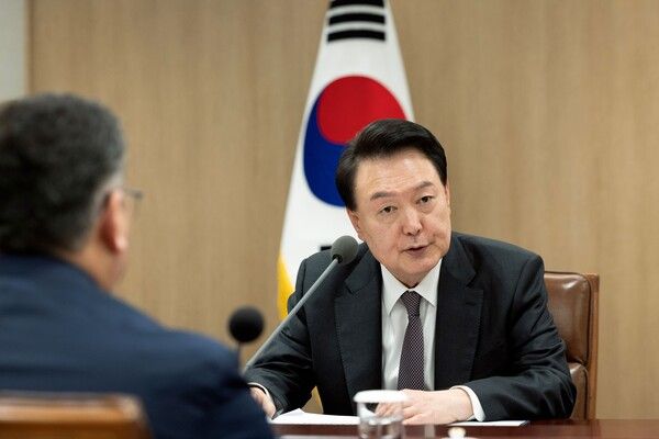 윤석열 대통령이 4일 서울 용산 대통령실 청사에서 무라트 누르틀례우 카자흐스탄 부총리 겸 외교장관 등 17차 한-중앙아 협력 포럼 중앙아 5개국 대표단을 접견하며 발언하고 있다 [사진=대통령실 제공]