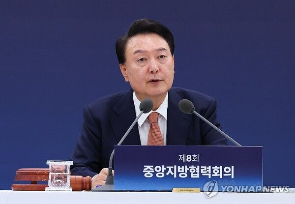 윤석열 대통령이 6일 강원도청에서 열린 '8회 중앙지방협력회의'에서 발언하고 있다. 2024.11.6 [대통령실통신사진기자단] [사진=연합뉴스]