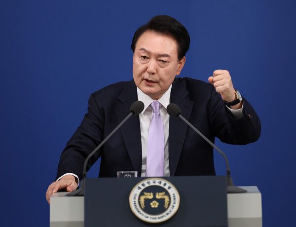 &nbsp;윤석열&nbsp;대통령이 7일 오전 서울 용산 대통령실 청사 브리핑실에서 열린 '대국민담화 및 기자회견'에서 질문에 답변하고 있다. [사진=연합뉴스]