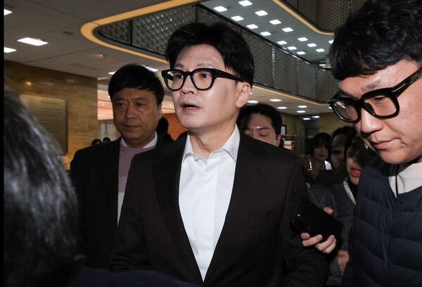 국민의힘&nbsp;한동훈&nbsp;대표가 10일 오전 서울 여의도 국회에서 열린 비상의원총회에 참석하고 있다. [사진=연합뉴스]