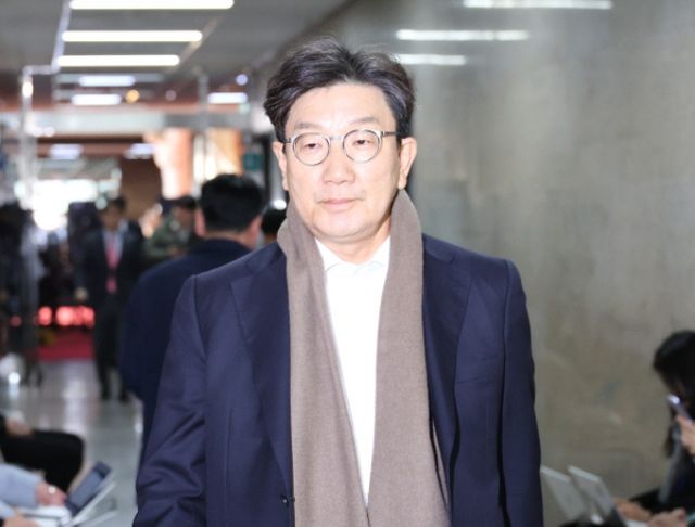 국민의힘 권성동 의원이 9일 오전 국회 본청 원내대표실에서 열린 중진 의원 모임에 참석하고 있다 [사진=연합뉴스]