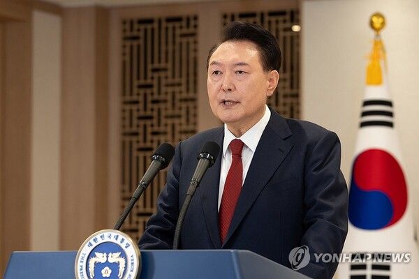 윤석열 대통령이 12일 용산 대통령실에서 대국민 담화를 하고 있다. 2024.12.12 [대통령실 제공. 재판매 및 DB 금지] [사진=연합뉴스]