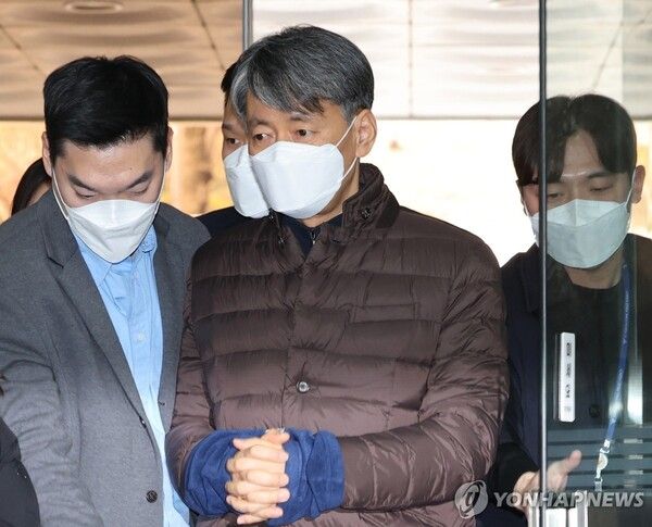 12·3 비상계엄 사태 관련 내란 혐의를 받는 조지호 경찰청장이 13일 오후 서울중앙지법에서 열린 구속 전 피의자 심문(영장실질심사)을 받기 위해 출석하고 있다.[사진=연합뉴스]