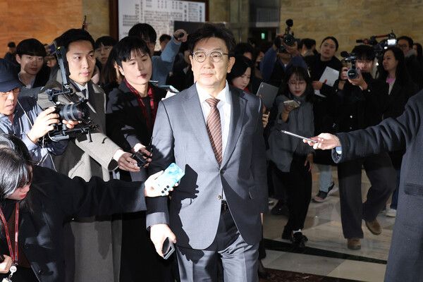 &nbsp;국민의힘&nbsp;권성동&nbsp;원내대표가 14일 오전 국회에서 열린 비상의원총회에 참석하고 있다.[사진=연합뉴스]