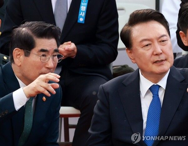 김용현 전 국방장관과 윤석열 대통령 [사진=연합뉴스]