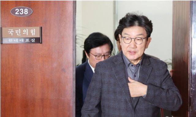 국민의힘 권성동 원내대표는 15일 이 대표의 '국정안정협의체' 제안에 거부했다. 권 원내대표는 