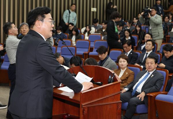 더불어민주당 박찬대 원내대표가 16일 오후 서울 여의도 국회에서 열린 의원총회에서 발언하고 있다. [사진= 연합뉴스]