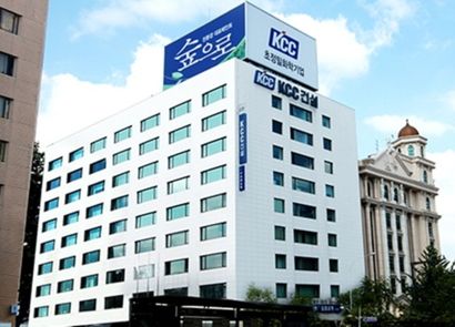 KCC글라스가 최근&nbsp;한국실내건축가협회로부터&nbsp; ‘센스톤’ 시리즈의 공식 추천 제품 인증을 받았다. [사진=KCC글라스]