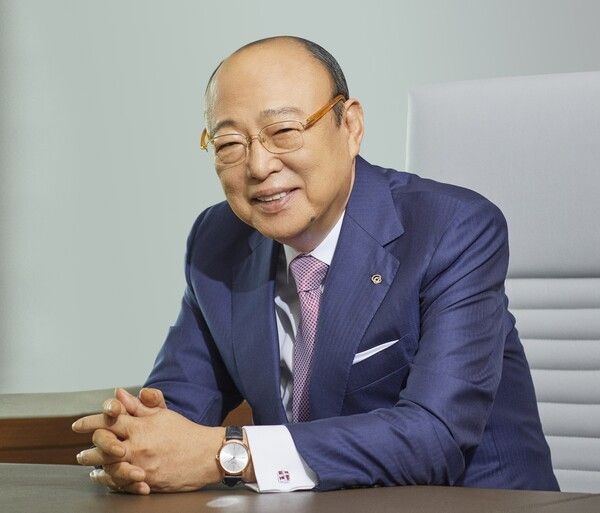 한화그룹은 최근&nbsp;사회복지공동모금회에 이웃돕기 기부금을&nbsp; 40억원을 기탁했다고 밝혔다. 사진은 김승연 한화그룹 회장 [사진=한화그룹]