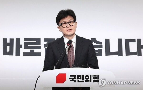 국민의힘 한동훈 대표가 16일 오전 국회에서 열린 기자회견에서 당 대표직 사퇴 입장을 밝히고 있다. 2024.12.16 [사진=연합뉴스]