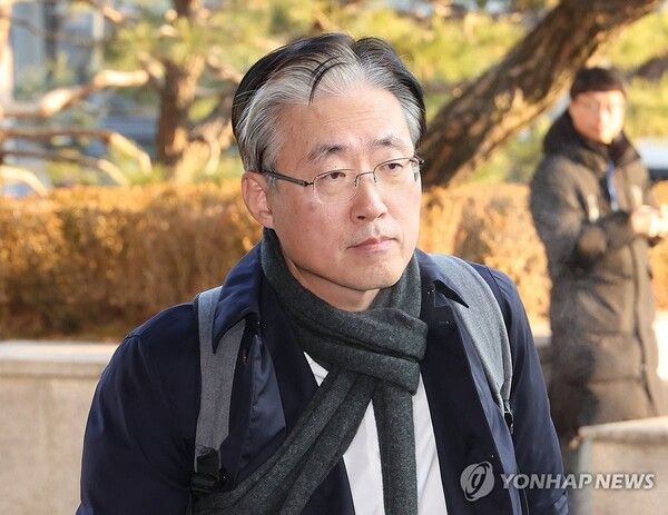 김형두 헌법재판관이 16일 오전 서울 종로구 헌법재판소로 출근하고 있다. 2024.12.16 [사진=연합뉴스]