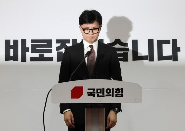 국민의힘&nbsp;한동훈&nbsp;대표가 16일 오전 국회에서 열린 기자회견에서 당 대표직 사퇴 입장을 밝히고 있다. [사진=연합뉴스]