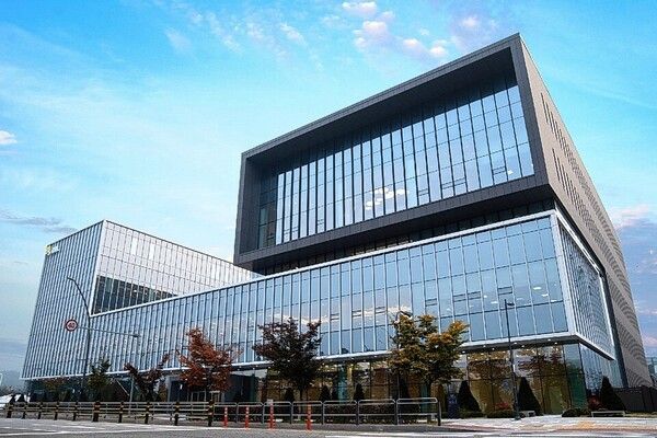 S-OIL이 19일&nbsp; 한국능률협회컨설팅에서 주관하는 “2024 고객이 가장 추천하는 기업” 평가에서 1위를 차지했다고 밝혔다. [사진=S-OIL]