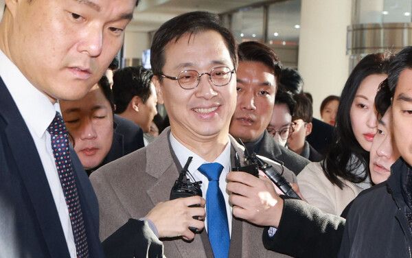 박재현&nbsp;한미약품&nbsp;대표가 19일 오전 서울시교통회관에서 열린&nbsp;한미약품&nbsp;임시주주총회에서 입장하고 있다.[사진=연합뉴스]